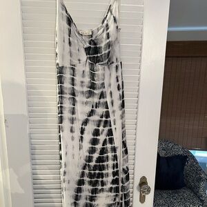 NWOT midi dress size Small black & white